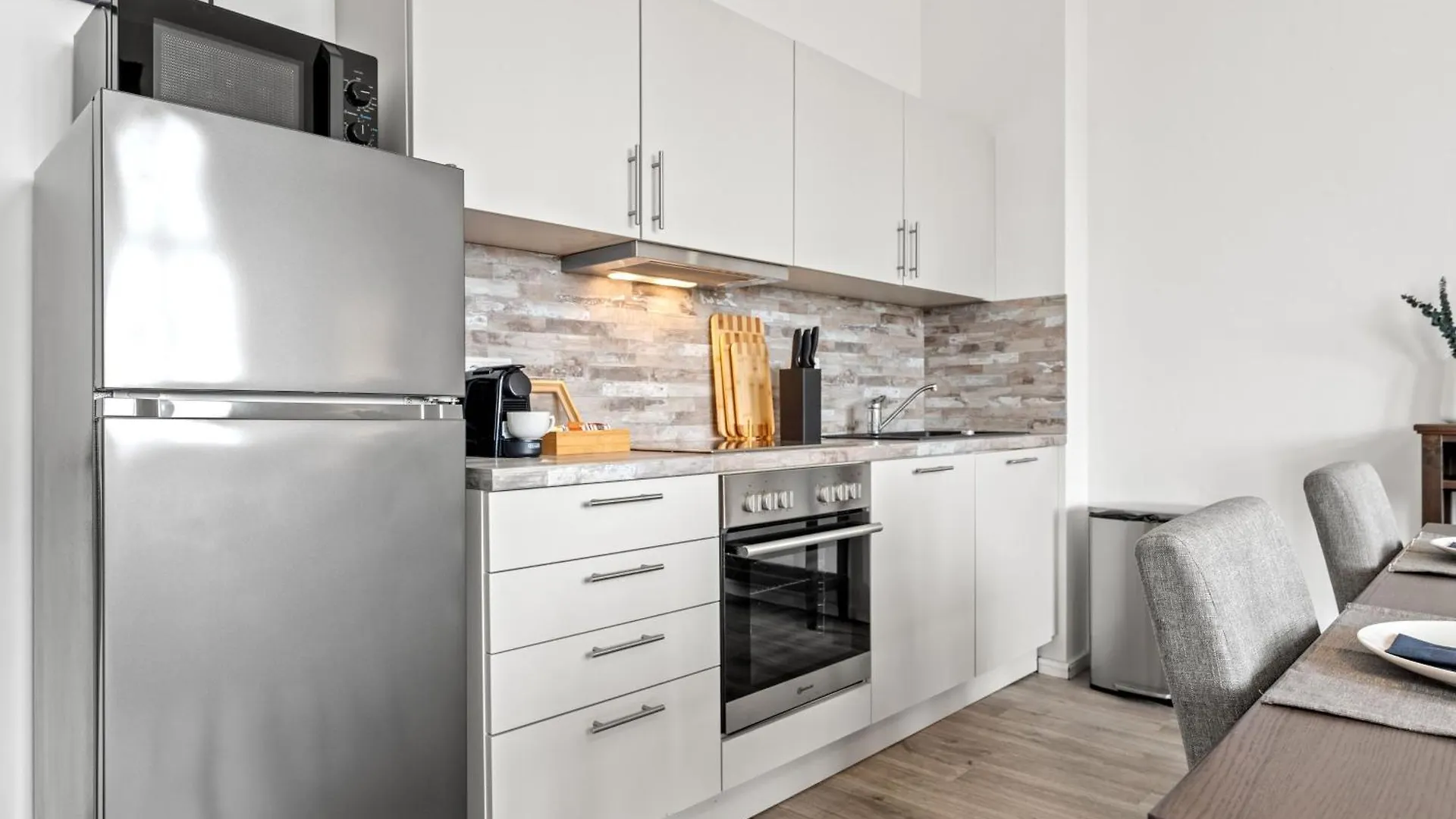 Mint Apartment Ueber Der Stadt Parken Kueche Wifi Berlin Germany