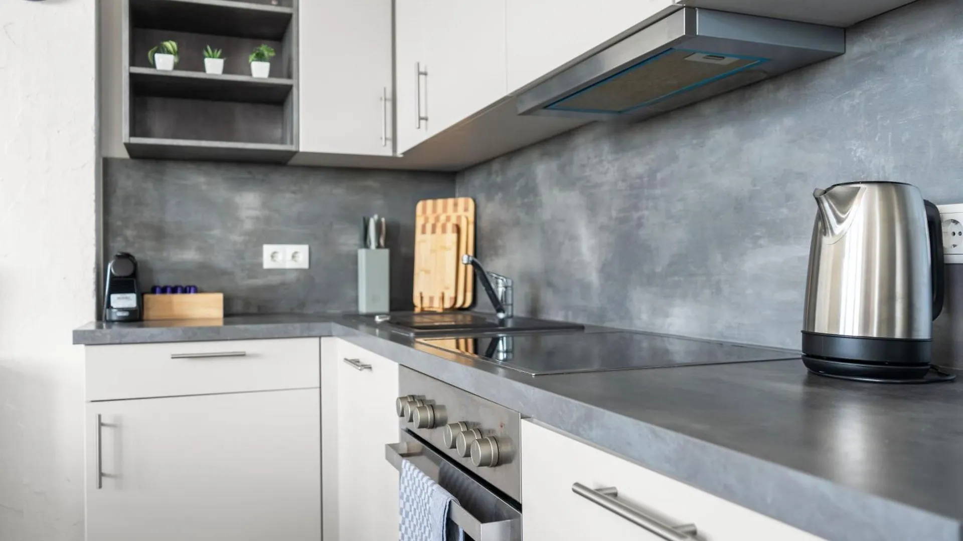 Mint Apartment Ueber Der Stadt Parken Kueche Wifi Berlin Germany